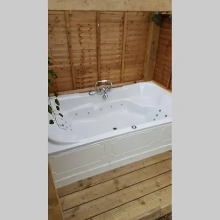 Lazy Glamping Pod With Hot Tub *