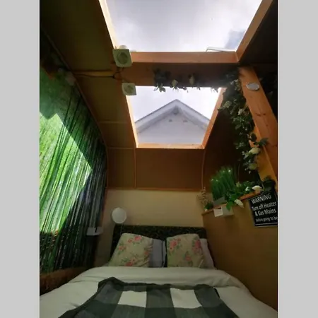 Lazy Glamping Pod With Hot Tub