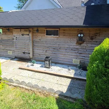 Apartmán Lazy Glamping Pod With Hot Tub Port Laoise